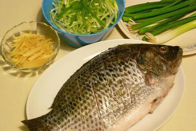 Cho gừng và hành vào món cá lúc nào để khử sạch tanh và nổi vị nhất? - 1