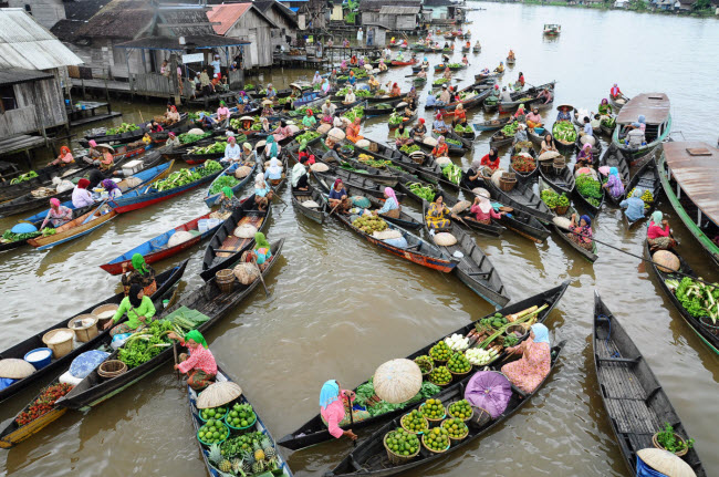 Lok Baintan, Indonesia: Chợ nổi Lok Baintan nằm trên sông Martapura ở Nam Kalimantan, Indonesia