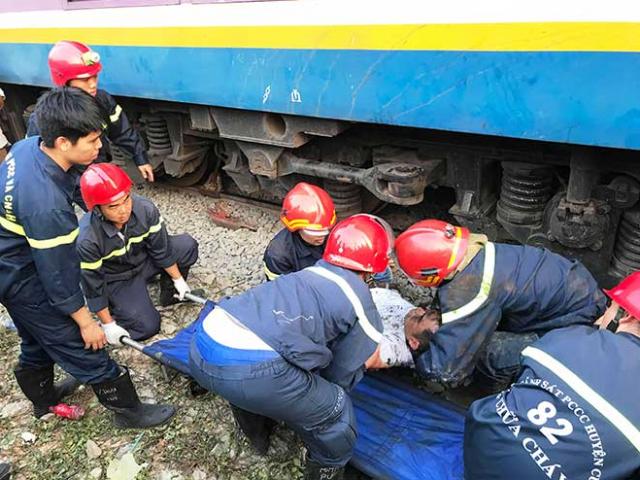 Tin tức trong ngày - Vụ thoát chết thần kỳ dưới gầm tàu hỏa: Nạn nhân gãy 7 xương sườn