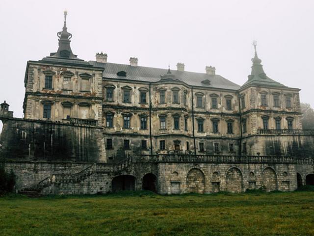 Những lâu đài cả triệu đô bị bỏ hoang khiến du khách tiếc hùi hụi