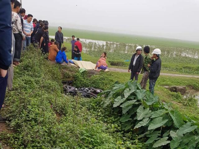 Pháp luật - Nam thanh niên tử vong cạnh xe máy giữa cánh đồng