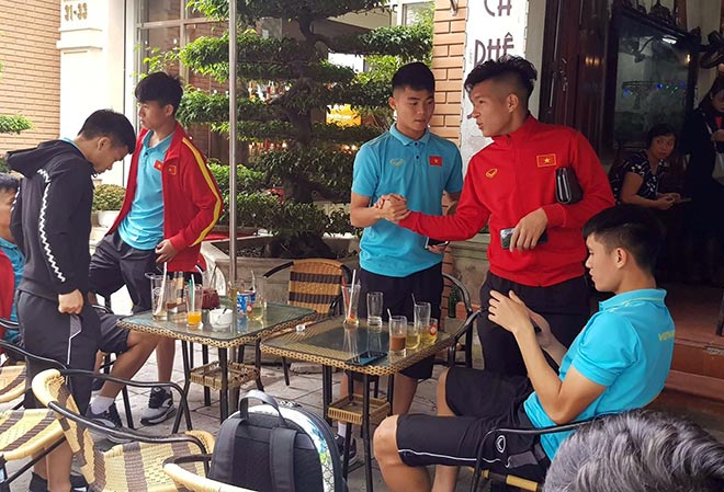 U23 Việt Nam: Quang Hải động viên đàn em Công Phượng bị thầy Park loại - 1