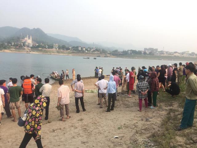 8 học sinh tử vong trên sông Đà