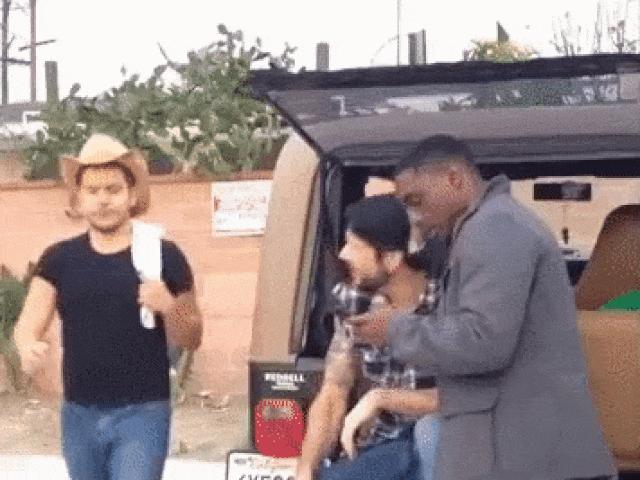 Tranh vui - Đừng bao giờ khinh thường người khác!