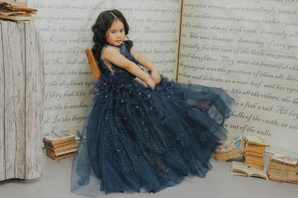 Mẫu nhí 5 tuổi gợi ý cách hóa búp bê với váy bồng bềnh - 7