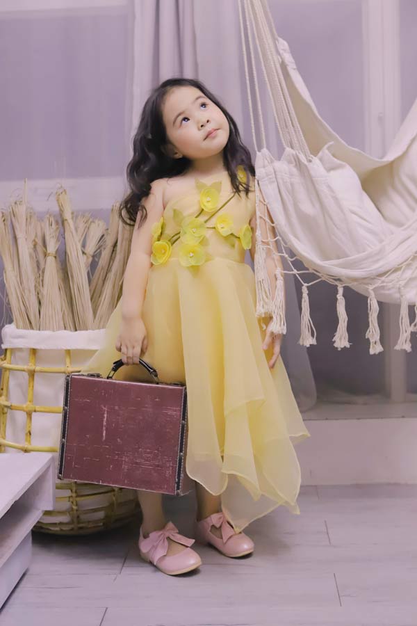 Mẫu nhí 5 tuổi gợi ý cách hóa búp bê với váy bồng bềnh - 11