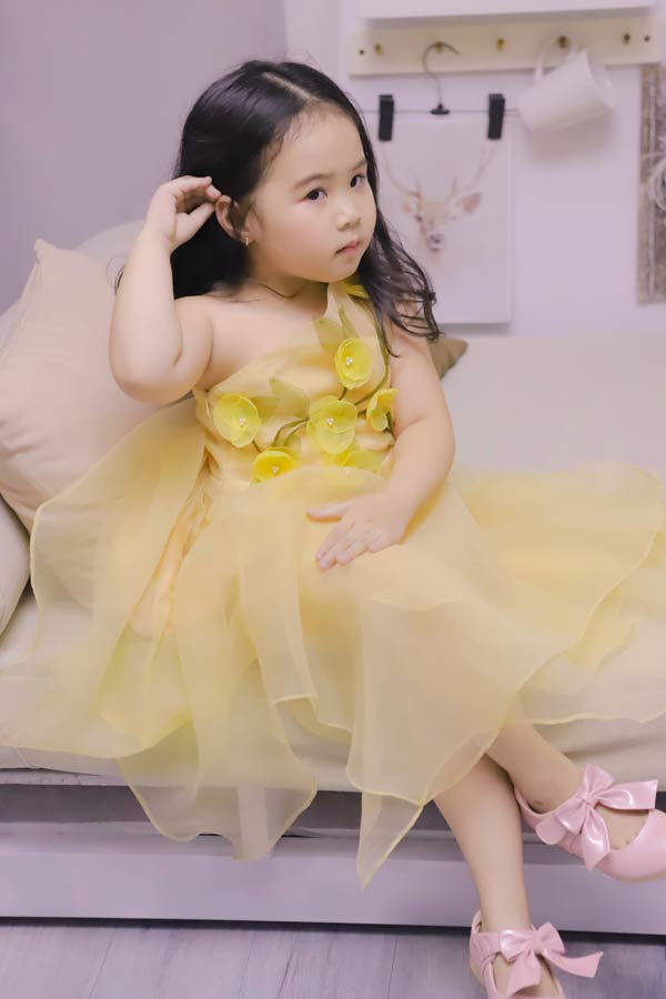 Mẫu nhí 5 tuổi gợi ý cách hóa búp bê với váy bồng bềnh - 10