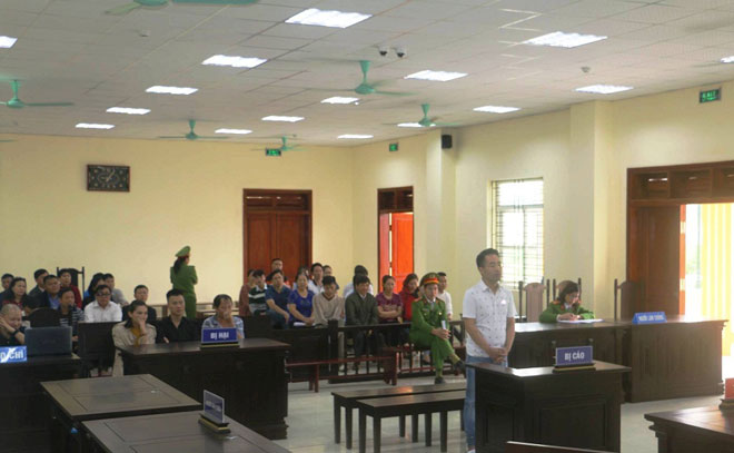 Nữ diễn viên Lưu Đê Ly bị cựu cán bộ TN&MT lừa bán xe Mercedes Ben giá 1,3 tỷ đồng - 1