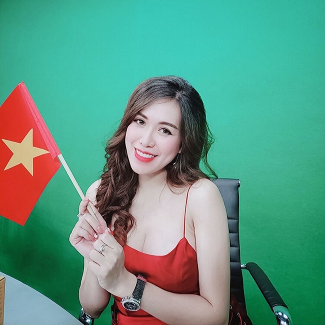 Tháng 8.2018, hot girl Mai Thỏ từng gây chú ý khi đưa ra quyết định táo bạo trước trận Olympic Việt Nam gặp Olympic Hàn Quốc vào chiều ngày 29.8. Người đẹp từng vào vai cô trợ lý lừa tiền của danh hài Quang Tèo trong "Đại gia chân đất 4" cho biết, nếu Việt Nam dành chiến thắng trước Hàn Quốc, cô sẽ đặt tên con trai tương lai theo tên cầu thủ ghi bàn của Việt Nam.