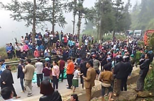 Nóng 24h qua: Tài xế container bật khóc khi thấy người đàn ông lao đầu vào xe vẫn... sống - 3