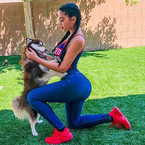 Hot girl 21 tuổi có vòng ba 101cm khiến dân mạng "phát sốt" - 6