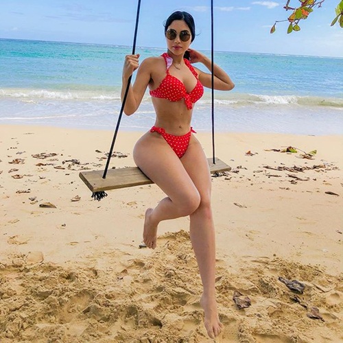 Hot girl 21 tuổi có vòng ba 101cm khiến dân mạng "phát sốt" - 5