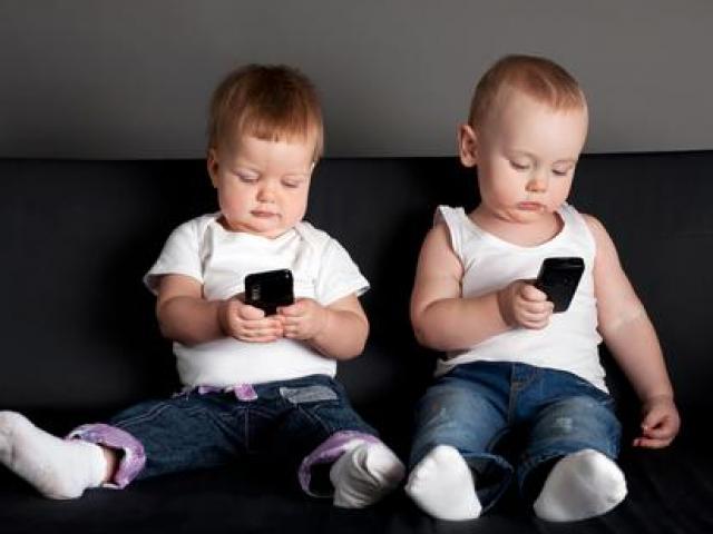 Giáo dục - du học - Không chỉ học hành sa sút, 5 mối nguy này cũng đáng sợ khi con nghiện điện thoại