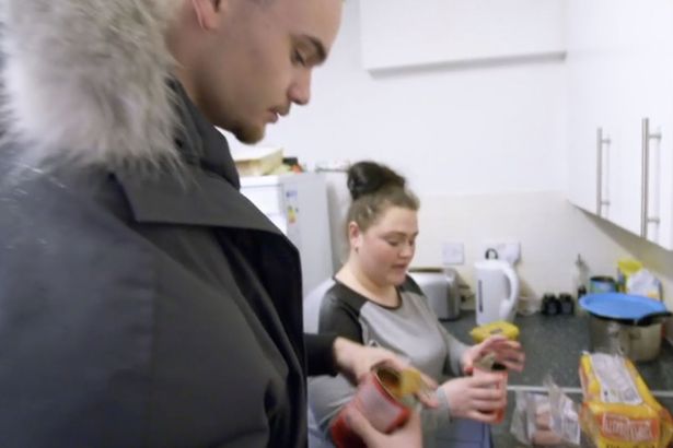 Cuộc sống của con nhà siêu giàu không xu dính túi - 5