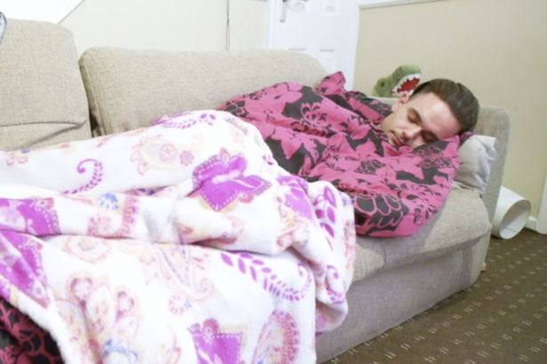 Cuộc sống của con nhà siêu giàu không xu dính túi - 9