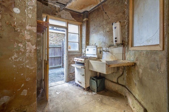 Nhà được rao bán 5,5 tỷ nhưng sự thật bên trong mới "choáng" - 4