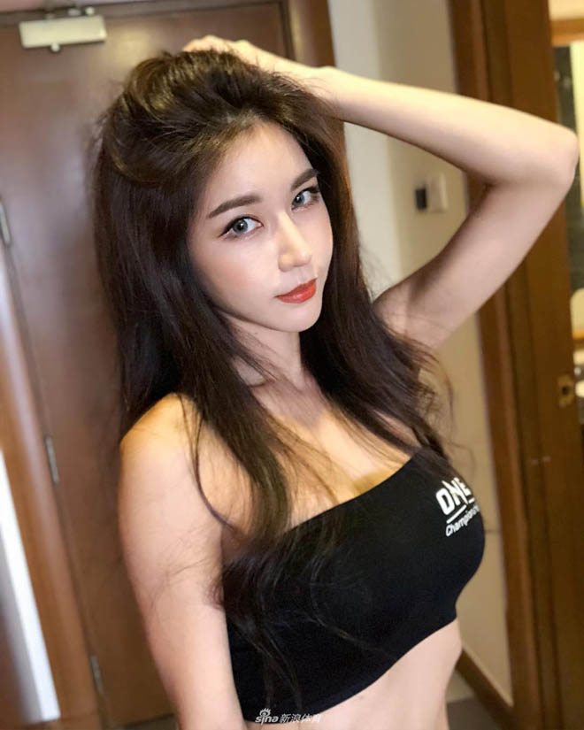 Đệ nhất ring-girl khuynh đảo sàn võ: Gây sốt báo Trung Quốc vì quá đẹp - 6