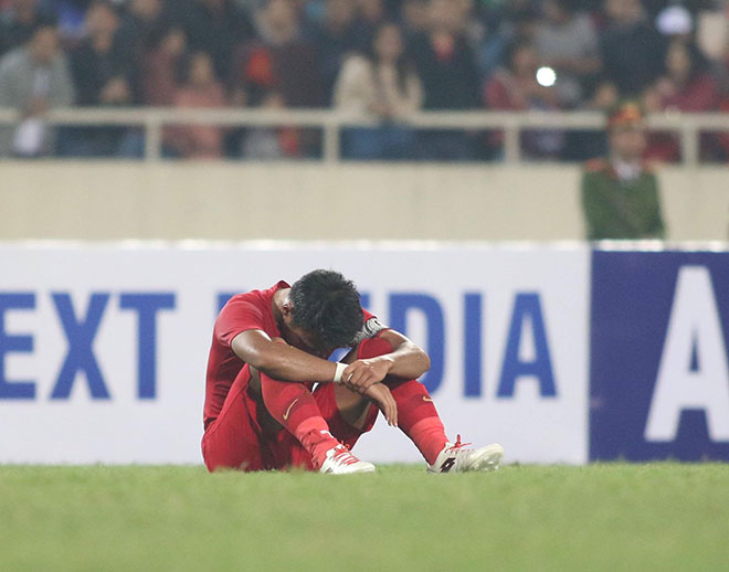 U23 Việt Nam thắng kịch tính: Cầu thủ Indonesia gây sự dính thẻ đỏ - 1