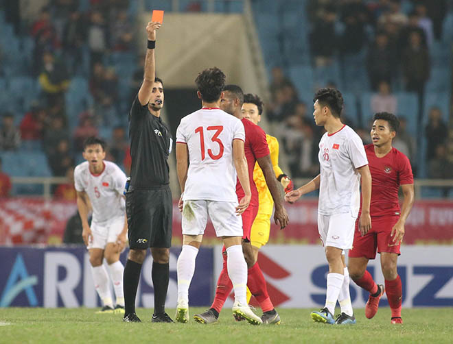 U23 Việt Nam thắng kịch tính: Cầu thủ Indonesia gây sự dính thẻ đỏ - 4