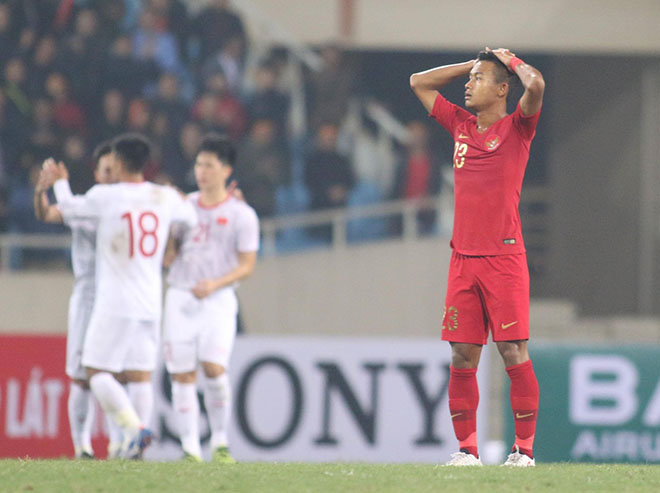U23 Việt Nam thắng kịch tính: Cầu thủ Indonesia gây sự dính thẻ đỏ - 6
