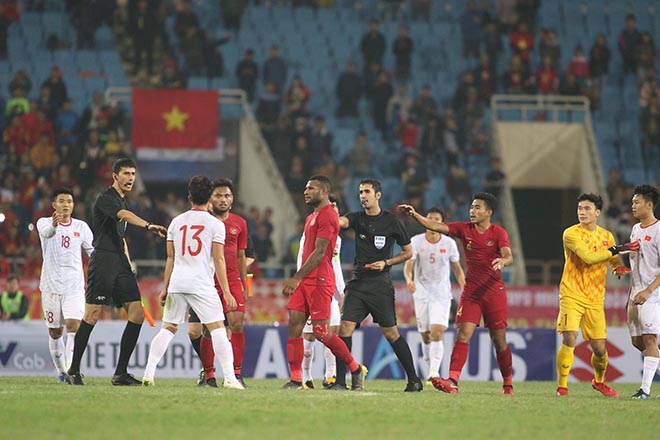 U23 Việt Nam thắng kịch tính: Cầu thủ Indonesia gây sự dính thẻ đỏ - 3