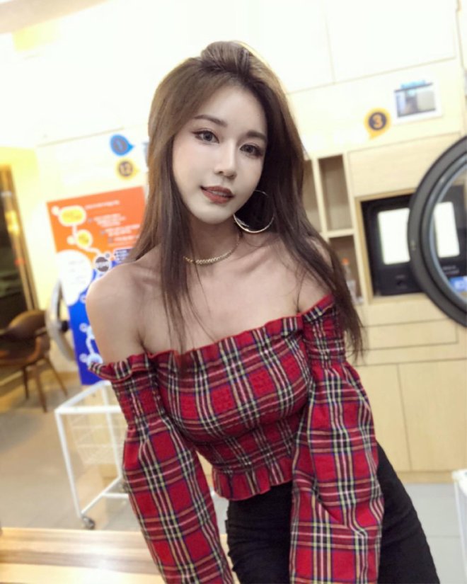 Đệ nhất ring-girl khuynh đảo sàn võ: Gây sốt báo Trung Quốc vì quá đẹp - 15