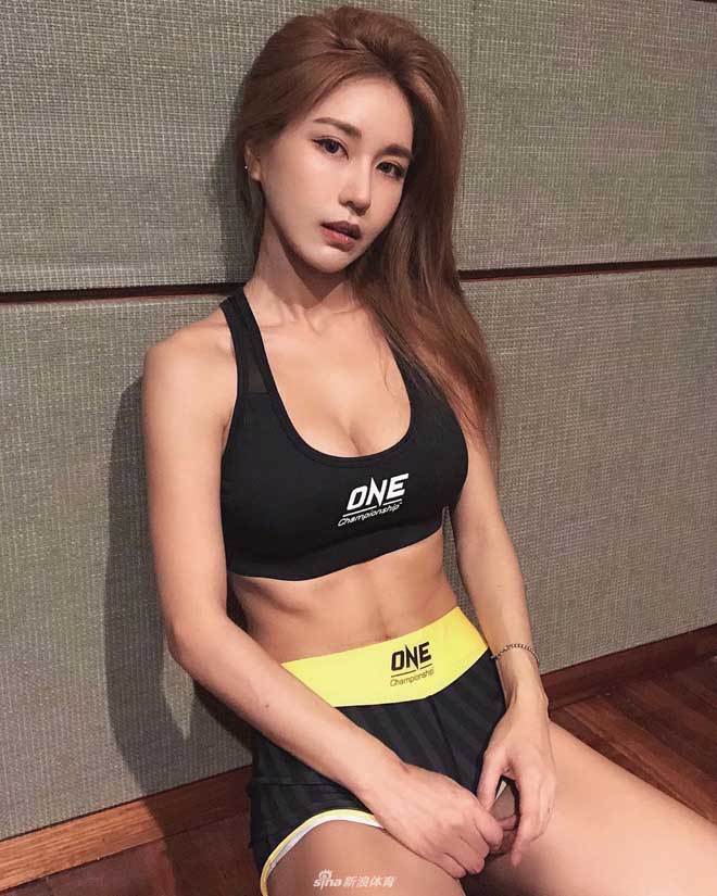 Đệ nhất ring-girl khuynh đảo sàn võ: Gây sốt báo Trung Quốc vì quá đẹp - 3
