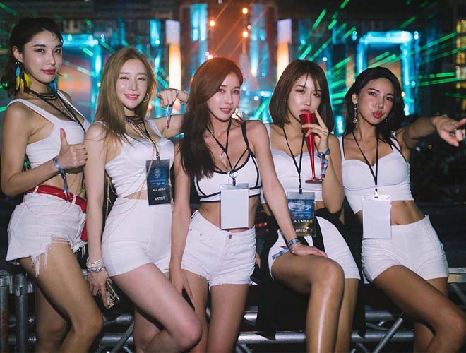 Đệ nhất ring-girl khuynh đảo sàn võ: Gây sốt báo Trung Quốc vì quá đẹp - 9
