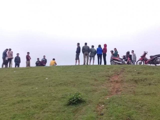 Pháp luật - Nữ sinh lớp 12 để lại xe và cặp sách, nhảy xuống đập tự tử