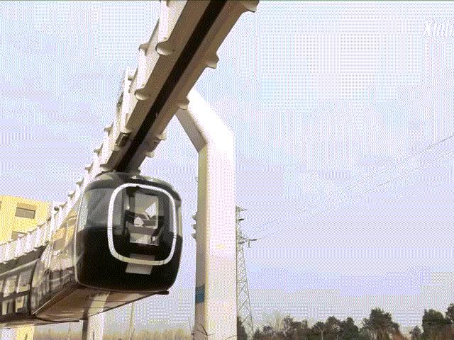 Media - Xem hệ thống tàu trong suốt, treo lơ lửng trên không của Trung Quốc