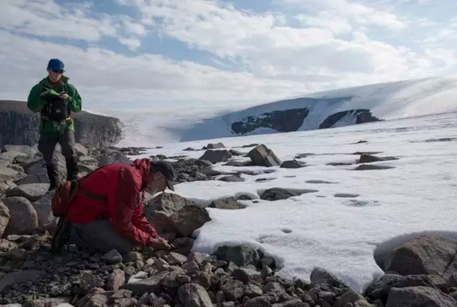 Lộ gần 300 thi thể người ở Everest: Báo hiệu điều đáng sợ sắp đến? - 2