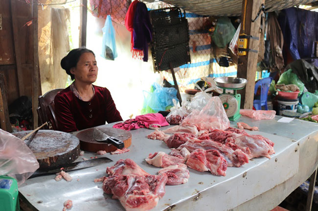 Dịch tả lợn châu Phi ở Sơn La: Thịt lợn ế ẩm, tiểu thương bán cầm cự - 1