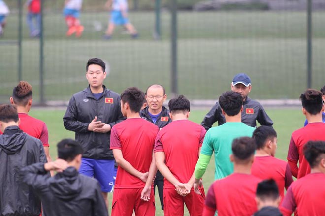U23 Việt Nam tập đấu Thái Lan: Tiến Dũng, Đức Chinh &#34;làm mẫu&#34; cho đàn em - 3