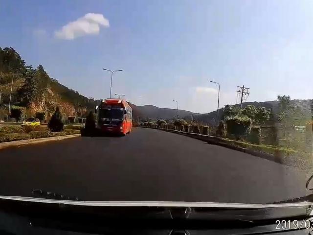 Tin tức trong ngày - Tước bằng lái 5 tháng đối với tài xế lái xe ngược chiều trên cao tốc