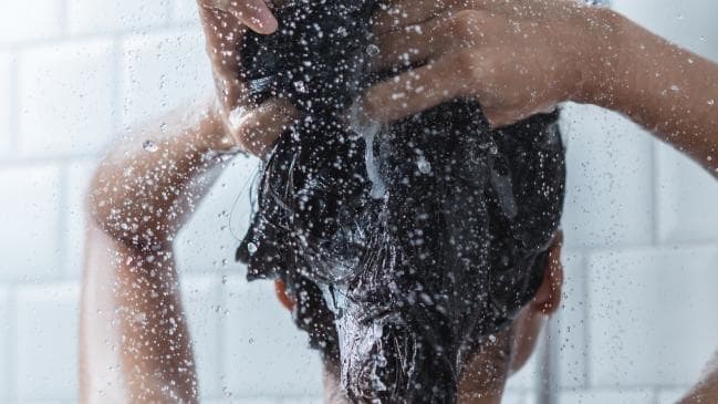 Úc: Lắp camera giấu kín trong thanh khử mùi để quay lén phụ nữ tắm - 1