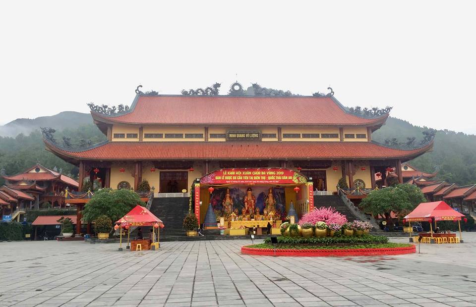 Nóng 24h qua: Trụ trì chùa Ba Vàng tu học không phù hợp, nửa tháng tắm một lần - 1