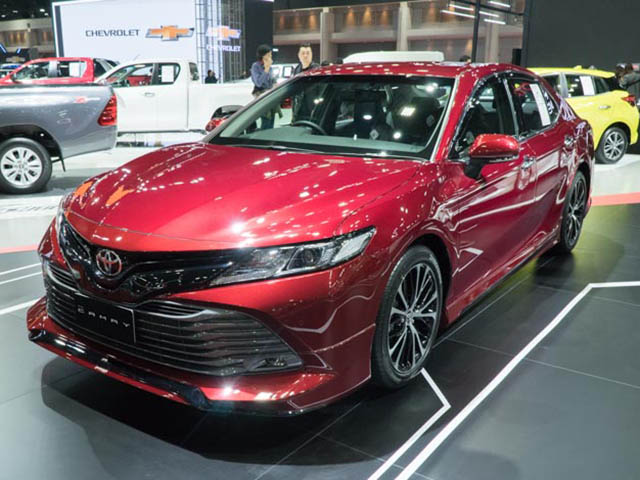 Ảnh thực tế Toyota Camry 2019 thế hệ mới sắp được bán tại Việt Nam