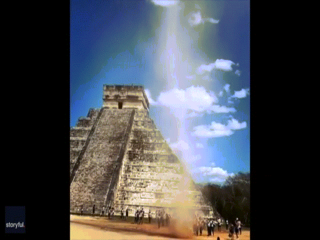 Video: Liều lĩnh chạy xuyên qua lốc cát ở kim tự tháp Maya