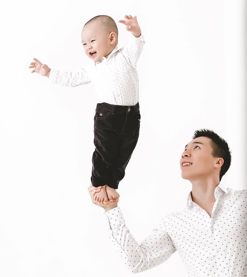 Khán giả thót tim vì Quốc Nghiệp "làm xiếc" với con gái 3 tháng tuổi - 5
