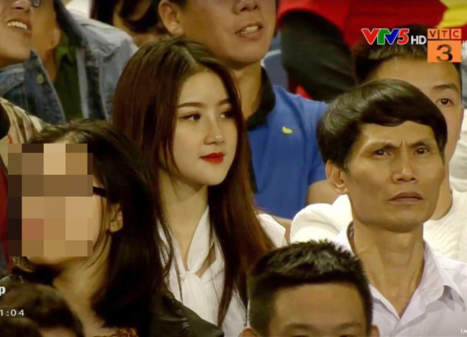Dung nhan nóng bỏng của nữ CĐV hot nhất trận U23 Việt Nam-Thái Lan - 1