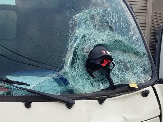 Tin tức trong ngày - Ám ảnh hình ảnh chiếc mũ bảo hiểm trong vụ tai nạn 2 vợ chồng tử vong