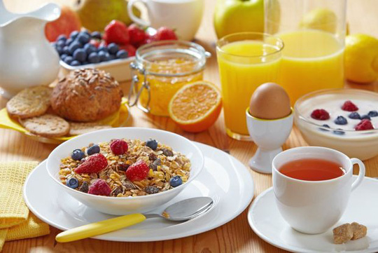Bất ngờ với cách ăn sáng – ăn tối giúp bạn đẩy lùi ung thư - 1