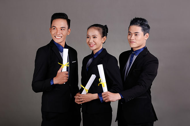 Tốt nghiệp quản trị nhà hàng khách sạn ra làm phục vụ, lễ tân - 1
