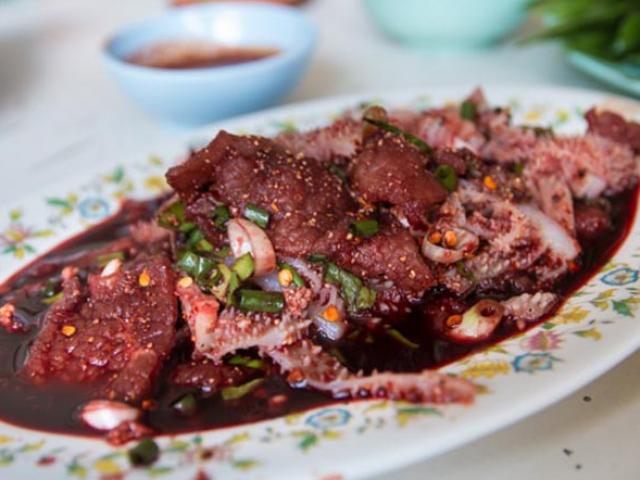 Ẩm thực - Kinh hãi sở thích ăn thịt sống của người Ethiopia