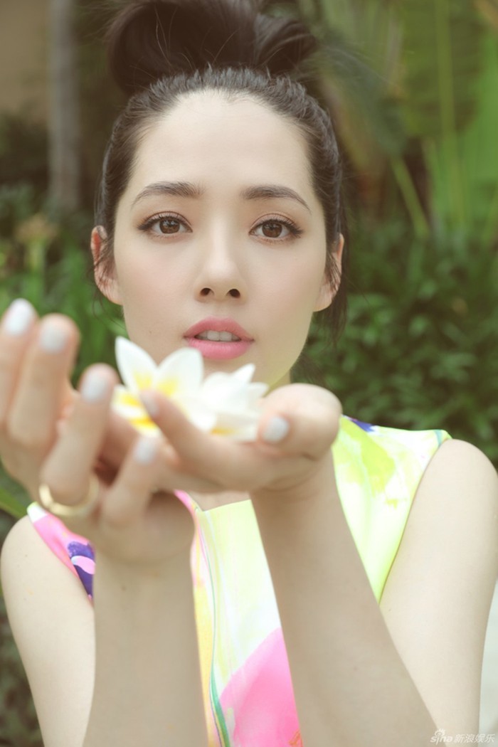 Mỹ nhân vừa đính hôn với con trai "ông trùm Hong Kong" Hướng Hoa Cường là ai? - 11