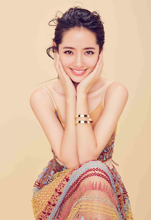 Mỹ nhân vừa đính hôn với con trai "ông trùm Hong Kong" Hướng Hoa Cường là ai? - 10