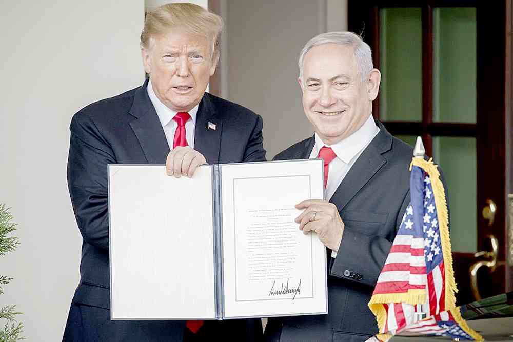 Ông Trump trao quà mơ ước cho Israel, chọc giận cả thế giới - 1