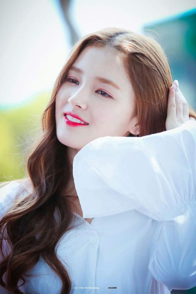 Nancy nhận được nhiều thiện cảm bởi nhan sắc ngọt ngào, rạng rỡ.