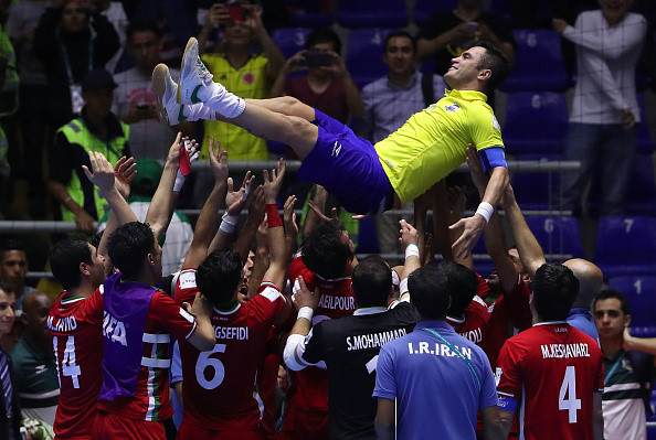 Nhìn lại những kỹ năng tuyệt đỉnh của &#34;vị vua thống trị làng futsal thế giới&#34; - 1