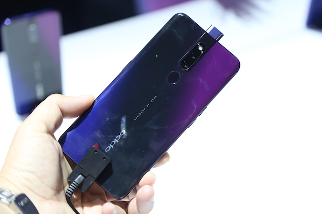 Trước khi Oppo F11 Pro được ra mắt tại Việt Nam, nhiều nguồn tin hé lộ giá bán của sản phẩm là 8,99 triệu đồng. Nhưng giá bán chính thức mà Oppo công bố là 8,49 triệu đồng.